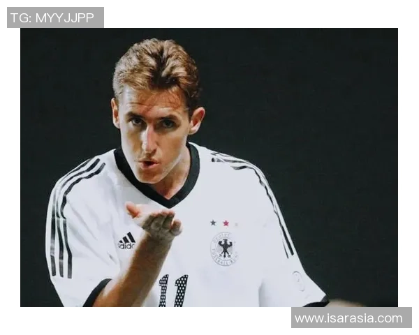 球场传奇：这位足球天才的奋斗历程与辉煌瞬间解析