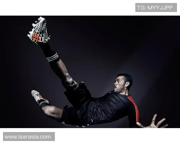 足球明星卡实物全景展示精选 各类卡片类型及设计风格详细解析 足球明星卡实物全景展示精选 各类卡片类型及设计风格详细解析